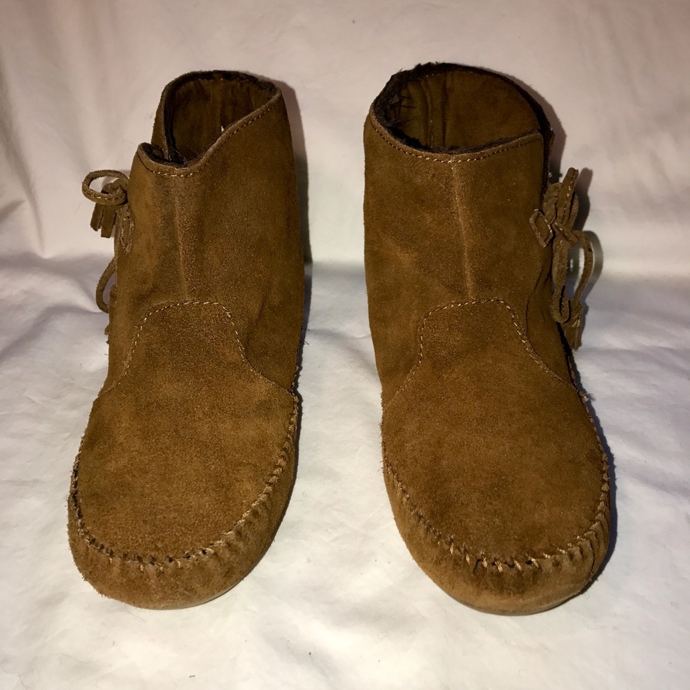 Minnetonka brown suede moccasins•8